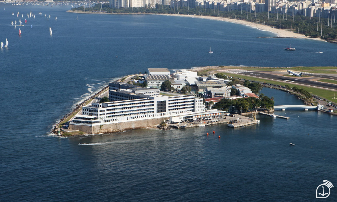 Reconhecida como a mais antiga instituição de Ensino Superior do país, a Escola Naval alia formação acadêmica de excelência à estabilidade profissional e à experiência única da vida militar – Imagem: Marinha do Brasil