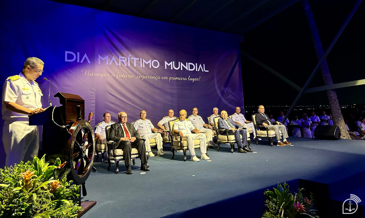 Diretor de Portos e Costas, Vice-Almirante André Macedo, parabeniza os homens e mulheres que dedicam a vida ao mar - Crédito: Marinha do Brasil
