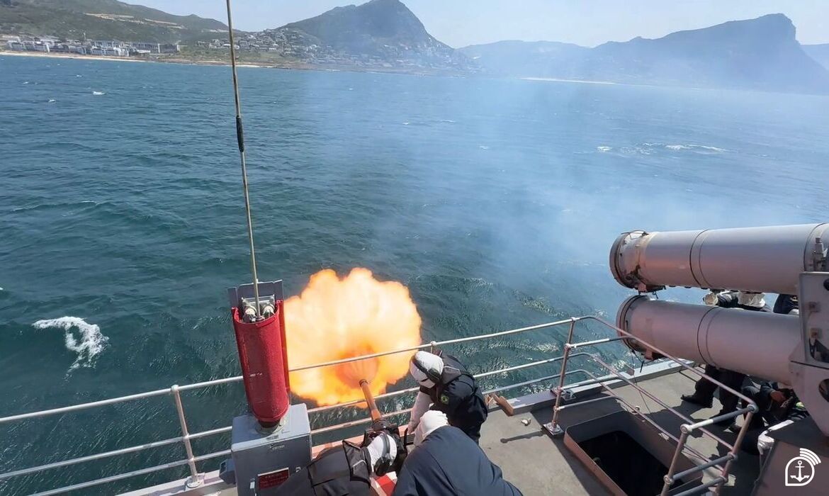 Fragata “Defensora” lidera operação de cooperação marítima em exercício internacional na costa africana